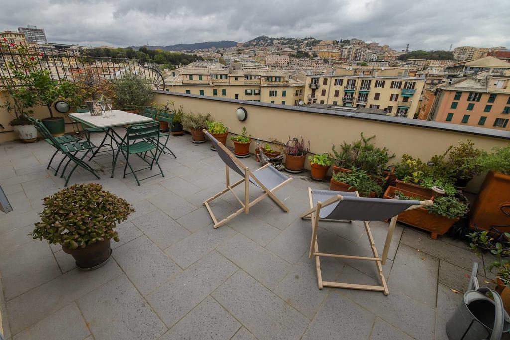 Altido Apt For 3 With Rooftop Balcony And Lovely Cityview جنوة المظهر الخارجي الصورة